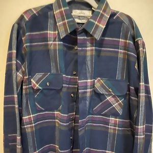 Vintage northwest flannel size large. No holes, rips, or tears.